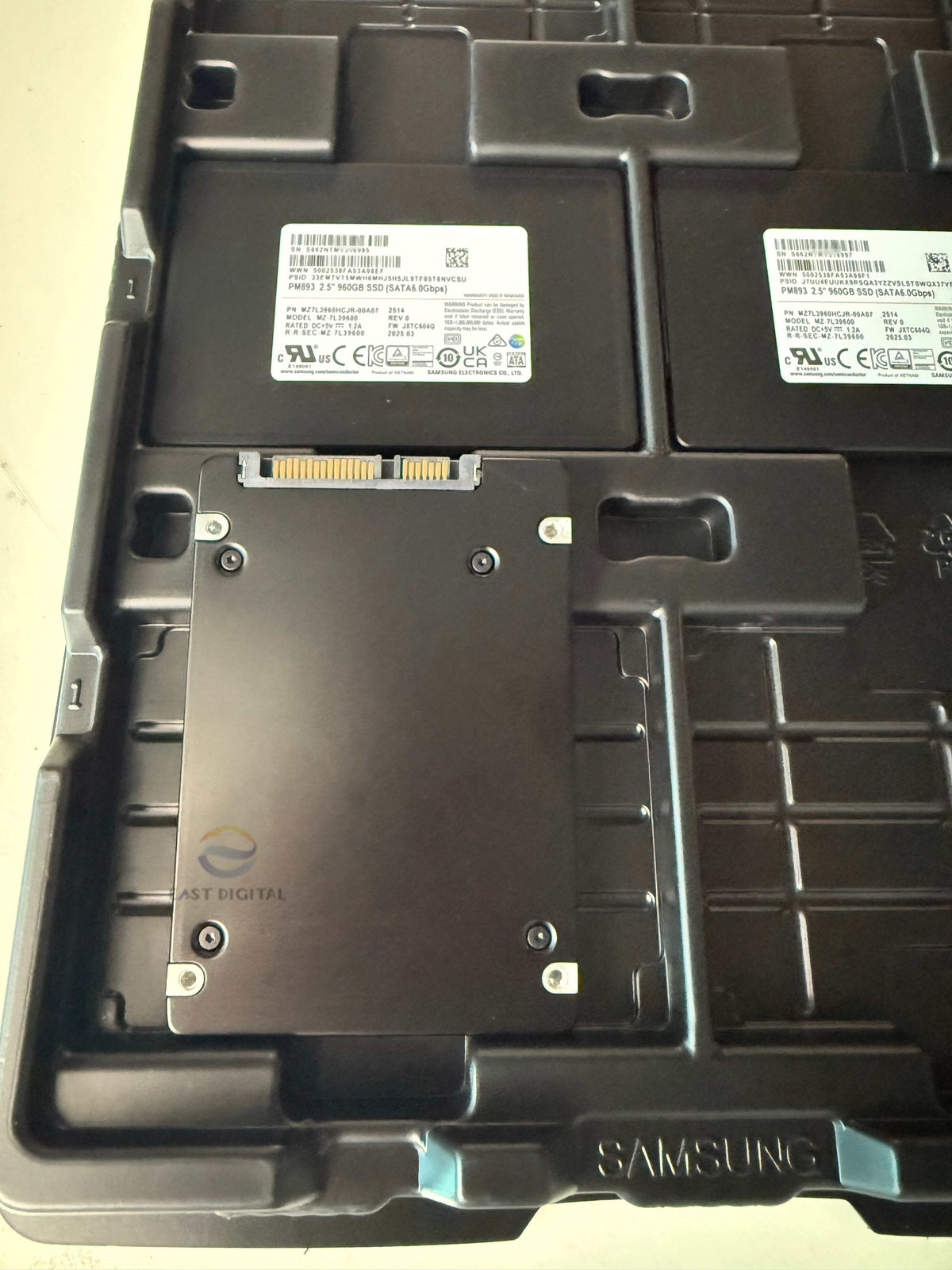 Samsung MZ-7L39600 PM893 960GB 2.5" 7mm SATA 6Gb/s MZ7L3960HCJR-00A07 SSD New
