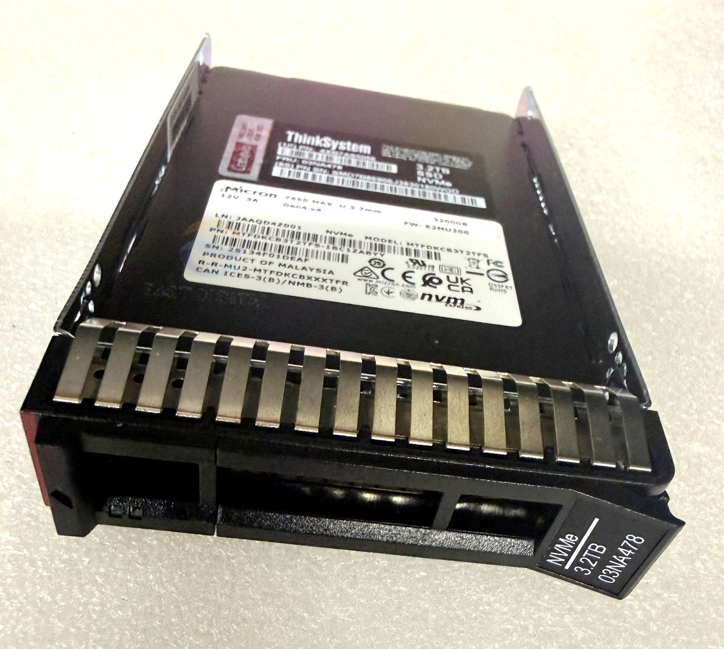 03NA478 4XB7A95056 ThinkSystem Lenovo MTFDKCB3T2TFS 7450 3.2TB U.3 NVMe 2.5" SSD