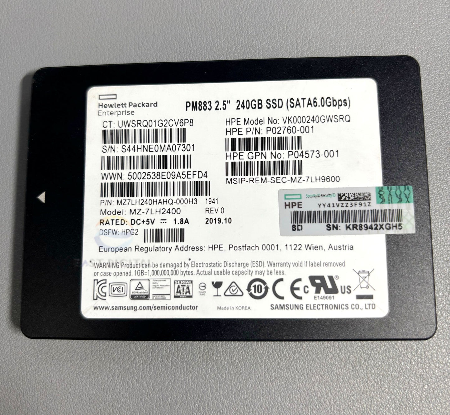 HPE VK000240GWSRQ MZ-7LH2400 PM883 240GB 2.5" SATA 6Gbps Solid State Drive