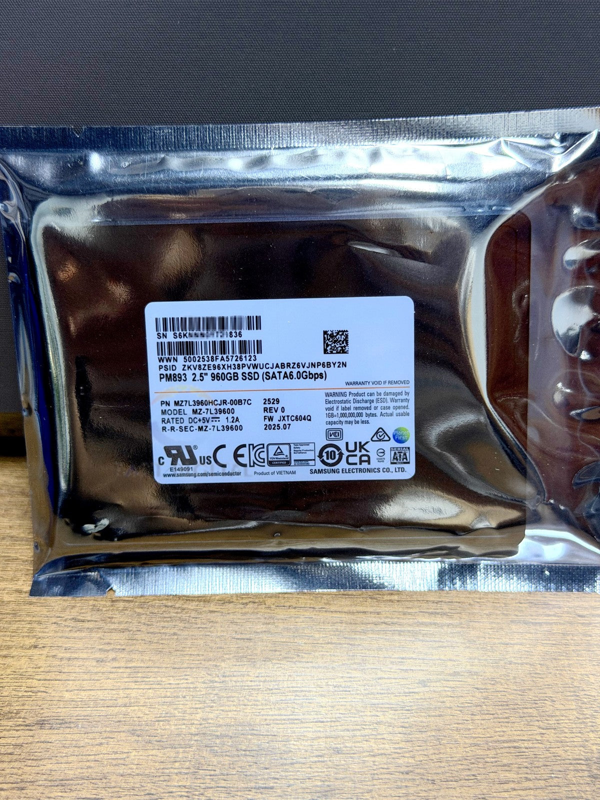 Samsung MZ-7L39600 PM893 960GB 2.5'' SATA 6Gbps MZ7L3960HCJR-00B7C SSD New